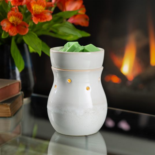 FROSTED FARMHOUSE AROMA WARMER